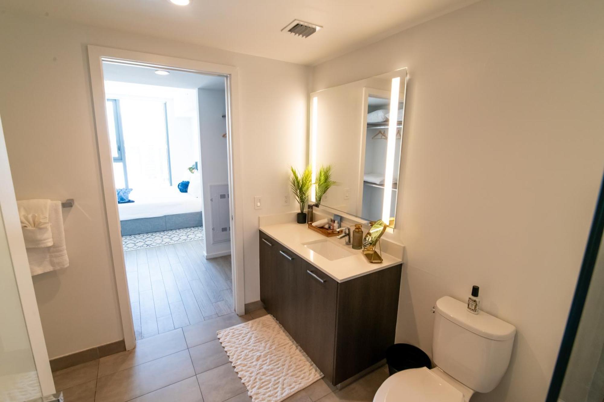 Luxurious King Bed Suite In Downtown マイアミ エクステリア 写真